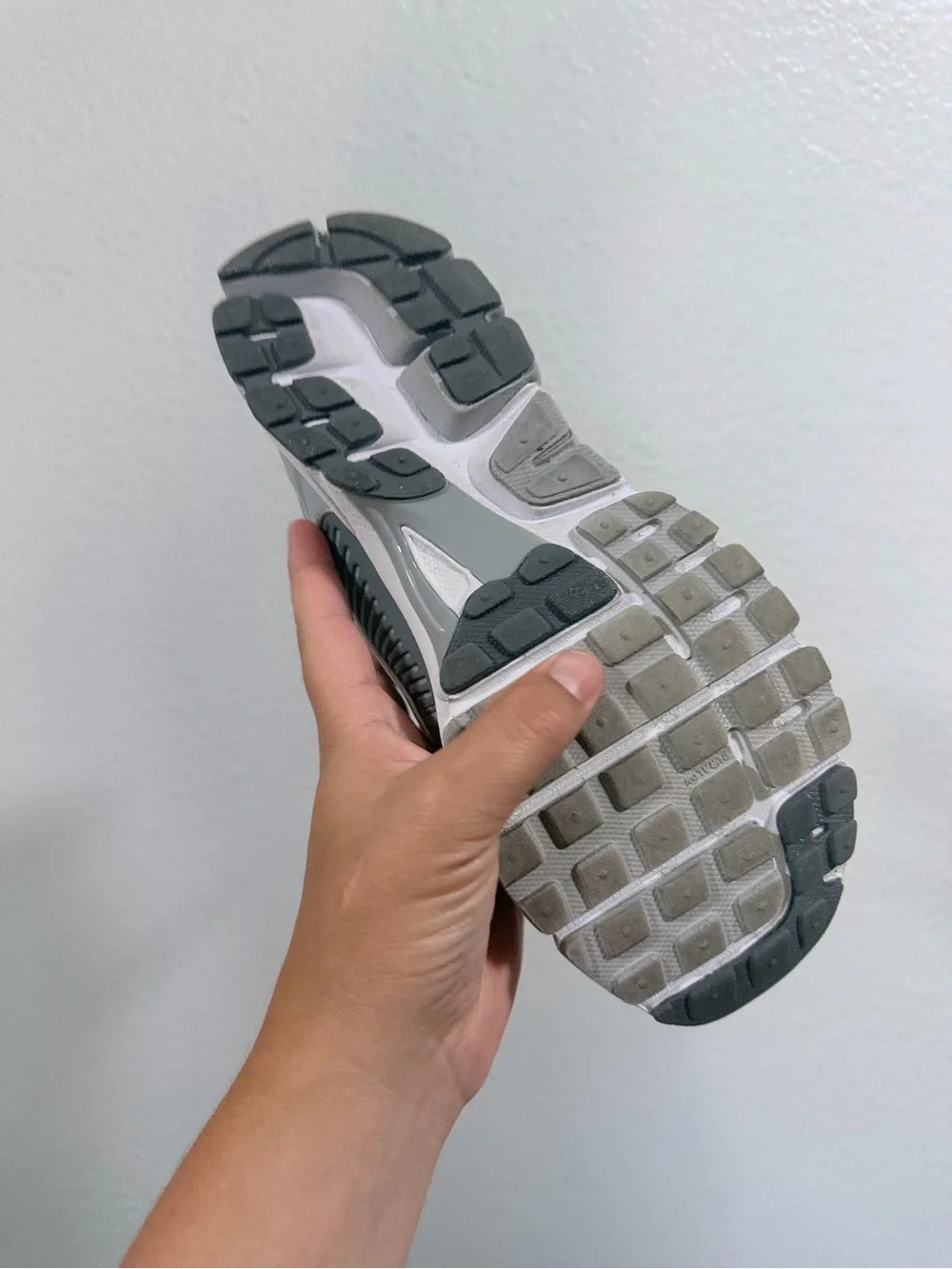 Nike silver Vomero 5